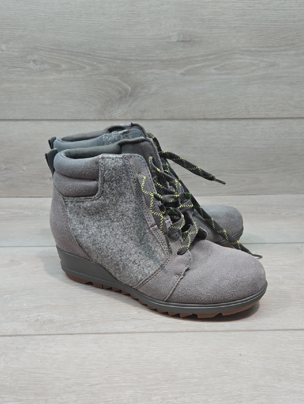Sorel Women's Gray Lace-Up Hidden Wedge Ankle Boots Shoes Sz 6.5